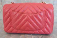 Load image into Gallery viewer, CHANEL V-Stitch chain shoulder bag Lambskin Pink/Gold hadware Shoulder bag 600070115
