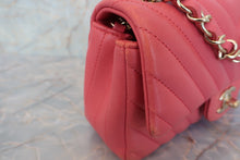 Load image into Gallery viewer, CHANEL V-Stitch chain shoulder bag Lambskin Pink/Gold hadware Shoulder bag 600070115
