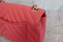 Load image into Gallery viewer, CHANEL V-Stitch chain shoulder bag Lambskin Pink/Gold hadware Shoulder bag 600070115
