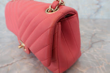 Load image into Gallery viewer, CHANEL V-Stitch chain shoulder bag Lambskin Pink/Gold hadware Shoulder bag 600070115
