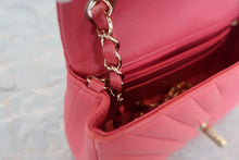 Load image into Gallery viewer, CHANEL V-Stitch chain shoulder bag Lambskin Pink/Gold hadware Shoulder bag 600070115
