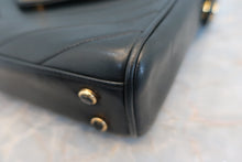 Load image into Gallery viewer, CHANEL V-Stitch shoulder bag Lambskin Black/Gold hadware Shoulder bag 600060062
