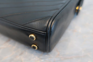 CHANEL V-Stitch shoulder bag Lambskin Black/Gold hadware Shoulder bag 600060062