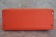 画像をギャラリービューアに読み込む, HERMES／エルメス ケリー35 トリヨンクレマンス オレンジポピー T刻印 ショルダーバッグ 800040063
