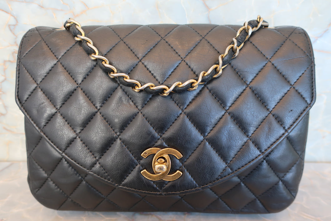 CHANEL Matelasse chain shoulder bag Lambskin Black/Gold hadware Shoulder bag 700090190