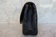 Load image into Gallery viewer, CHANEL Matelasse chain shoulder bag Lambskin Black/Gold hadware Shoulder bag 700090190
