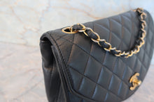 Load image into Gallery viewer, CHANEL Matelasse chain shoulder bag Lambskin Black/Gold hadware Shoulder bag 700090190
