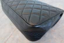 Load image into Gallery viewer, CHANEL Matelasse chain shoulder bag Lambskin Black/Gold hadware Shoulder bag 700090190
