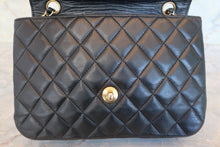 Load image into Gallery viewer, CHANEL Matelasse chain shoulder bag Lambskin Black/Gold hadware Shoulder bag 700090190
