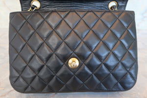 CHANEL Matelasse chain shoulder bag Lambskin Black/Gold hadware Shoulder bag 700090190