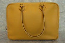 将图片加载到图库查看器，HERMES  PLUME 32 Graine Couchevel leather Jaune □B刻印 Hand bag 600120260
