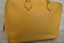 将图片加载到图库查看器，HERMES  PLUME 32 Graine Couchevel leather Jaune □B刻印 Hand bag 600120260
