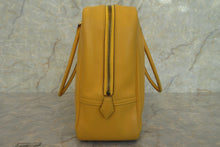 将图片加载到图库查看器，HERMES  PLUME 32 Graine Couchevel leather Jaune □B刻印 Hand bag 600120260
