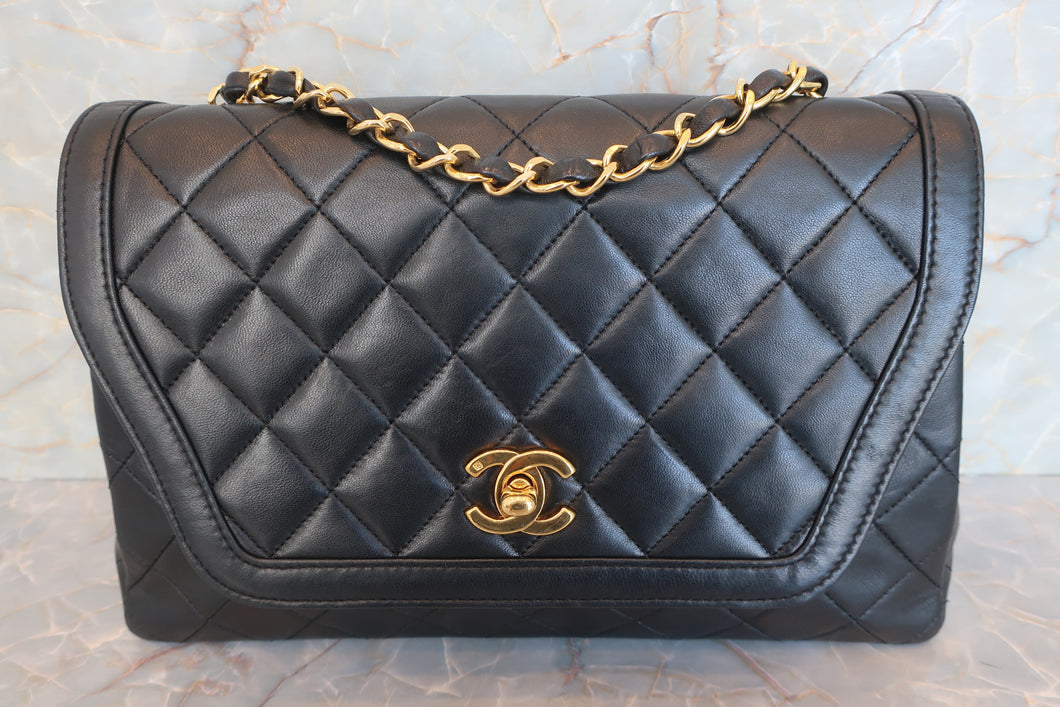 CHANEL Matelasse chain shoulder bag Lambskin Black/Gold hadware Shoulder bag 600080189