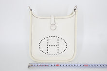 画像をギャラリービューアに読み込む, HERMES／エルメス エブリンTPM トリヨンクレマンス ニューホワイト B刻印 ショルダーバッグ 800100133
