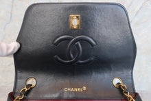 Load image into Gallery viewer, CHANEL Matelasse chain shoulder bag Lambskin Black/Gold hadware Shoulder bag 600080189
