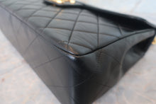 Load image into Gallery viewer, CHANEL Medium Matelasse single flap chain shoulder bag Lambskin Black/Gold hadware Shoulder bag 700120157
