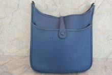 将图片加载到图库查看器，HERMES EVELYNE 2PM Clemence leather Blue saphir □K刻印 Shoulder bag 600070041
