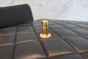 CHANEL/香奈儿 中号CF 单盖包 链条包 羊皮 Black/Gold hadware(黑色/金色金属) 肩背包 700060148