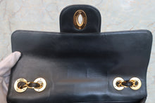 Load image into Gallery viewer, CHANEL Medium Matelasse single flap chain shoulder bag Lambskin Black/Gold hadware Shoulder bag 700120157
