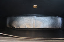 Load image into Gallery viewer, CHANEL Medium Matelasse single flap chain shoulder bag Lambskin Black/Gold hadware Shoulder bag 700120157
