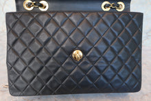 Load image into Gallery viewer, CHANEL Big Matelasse Single flap chain shoulder bag Lambskin Black/Gold hadware Shoulder bag 700090180
