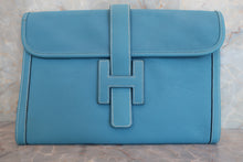 将图片加载到图库查看器，HERMES JIGE PM Clemence leather Blue jean □C刻印 Clutch bag 600070102
