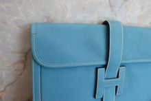 将图片加载到图库查看器，HERMES JIGE PM Clemence leather Blue jean □C刻印 Clutch bag 600070102
