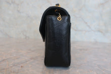 将图片加载到图库查看器，CHANEL/香奈儿 V线 链条包 荔枝皮 Black/Gold hadware(黑色/金色金属) 肩背包 800010177
