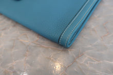 将图片加载到图库查看器，HERMES JIGE PM Clemence leather Blue jean □C刻印 Clutch bag 600070102
