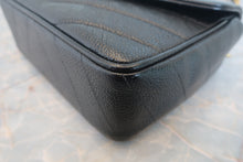 将图片加载到图库查看器，CHANEL/香奈儿 V线 链条包 荔枝皮 Black/Gold hadware(黑色/金色金属) 肩背包 800010177
