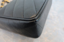 将图片加载到图库查看器，CHANEL/香奈儿 V线 链条包 荔枝皮 Black/Gold hadware(黑色/金色金属) 肩背包 800010177
