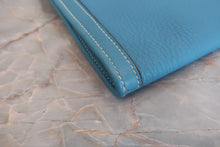 将图片加载到图库查看器，HERMES JIGE PM Clemence leather Blue jean □C刻印 Clutch bag 600070102
