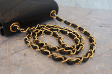将图片加载到图库查看器，CHANEL/香奈儿 V线 链条包 荔枝皮 Black/Gold hadware(黑色/金色金属) 肩背包 800010177
