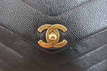 画像をギャラリービューアに読み込む, CHANEL/シャネル Vステッチチェーンショルダーバッグ キャビアスキン ブラック/ゴールド金具 ショルダーバッグ 800010177
