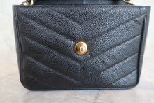 将图片加载到图库查看器，CHANEL/香奈儿 V线 链条包 荔枝皮 Black/Gold hadware(黑色/金色金属) 肩背包 800010177
