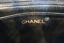 将图片加载到图库查看器，CHANEL/香奈儿 V线 链条包 荔枝皮 Black/Gold hadware(黑色/金色金属) 肩背包 800010177
