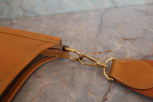 将图片加载到图库查看器，HERMES  EVELYNE1 GM Ardennes leather Natural □A刻印 Shoulder bag 800090008
