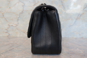 CHANEL  V-Stitch chain shoulder bag Lambskin Black/Silver hadware Shoulder bag 700100029