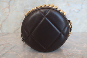 CHANEL Matelasse CHANEL19 round chain shoulder bag Lambskin Brown/Gold Hadware/Silver hadware Shoulder bag 600090005