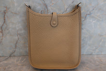 Load image into Gallery viewer, HERMES  EVELYNE TPM Clemence leather Trench U Engraving Shoulder bag 600120304
