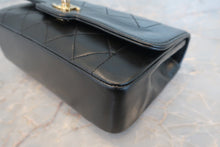 将图片加载到图库查看器，CHANEL/香奈儿 迷你CF 链条包 羊皮 Black/Gold hadware(黑色/金色金属) 肩背包 700060156
