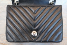 Load image into Gallery viewer, CHANEL  V-Stitch chain shoulder bag Lambskin Black/Silver hadware Shoulder bag 700100029
