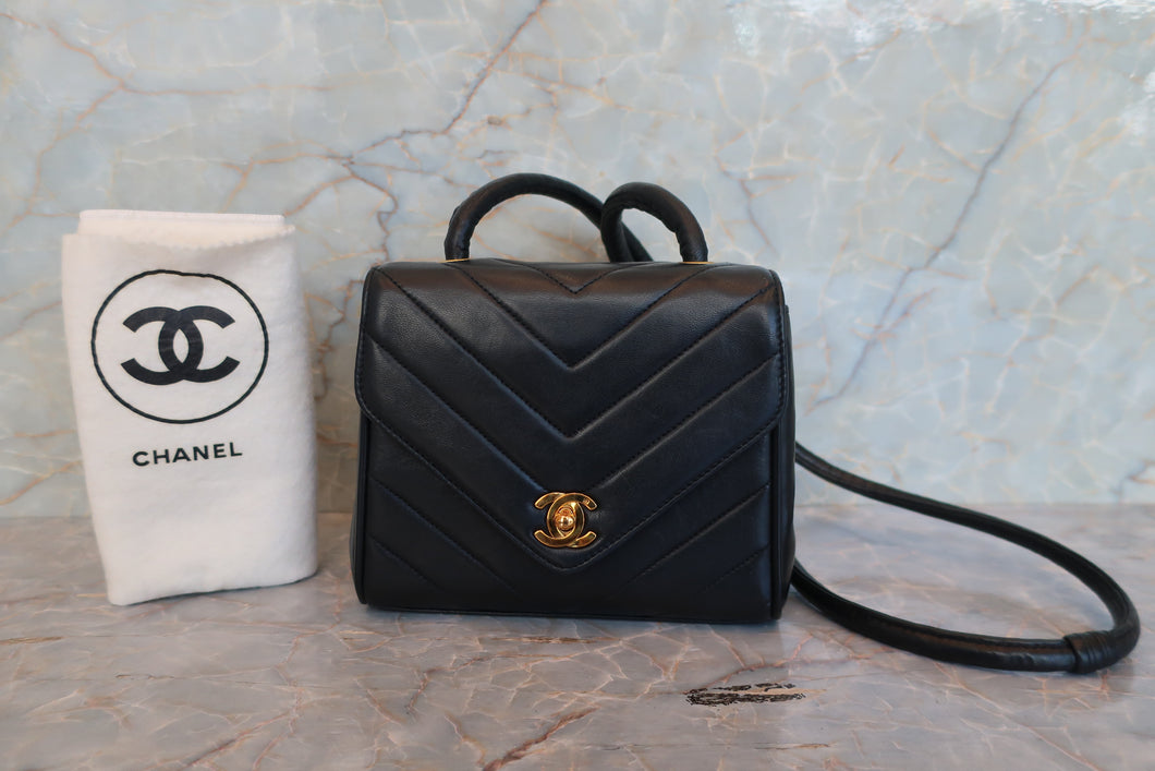 CHANEL/シャネル Vステッチチェーンショルダーバッグ ラムスキン ブラック/ゴールド金具 ショルダーバッグ 700080193