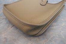 Load image into Gallery viewer, HERMES  EVELYNE TPM Clemence leather Trench U Engraving Shoulder bag 600120304
