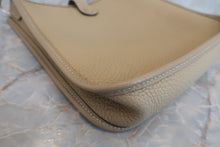 Load image into Gallery viewer, HERMES  EVELYNE TPM Clemence leather Trench U Engraving Shoulder bag 600120304
