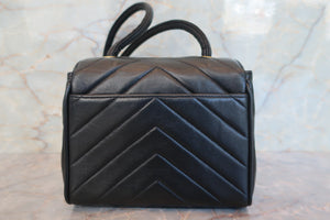 CHANEL/シャネル Vステッチチェーンショルダーバッグ ラムスキン ブラック/ゴールド金具 ショルダーバッグ 700080193
