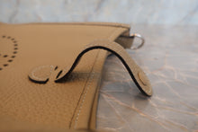 Load image into Gallery viewer, HERMES  EVELYNE TPM Clemence leather Trench U Engraving Shoulder bag 600120304
