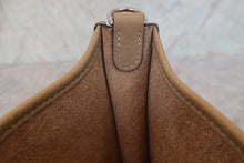 Load image into Gallery viewer, HERMES  EVELYNE TPM Clemence leather Trench U Engraving Shoulder bag 600120304
