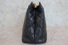 Load image into Gallery viewer, CHANEL Matelasse chain shoulder bag Caviar skin Black/Gold hadware Shoulder bag 800040089
